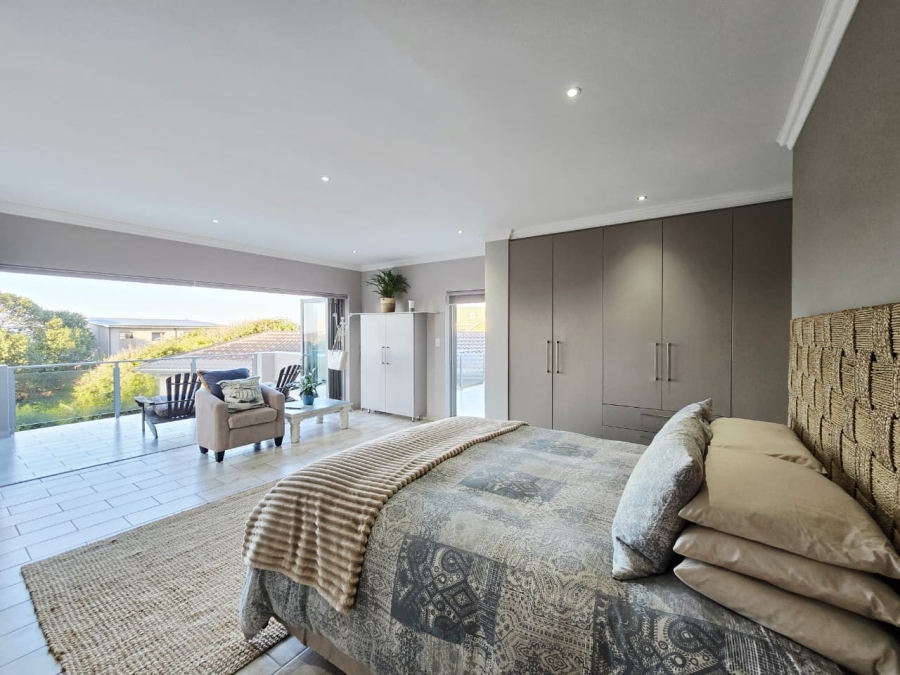 6 Bedroom Property for Sale in Glentana Western Cape